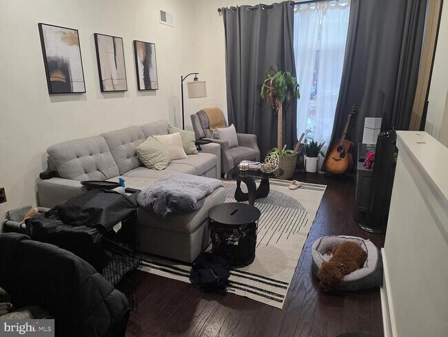 Building Photo - 512 W Montgomery Ave