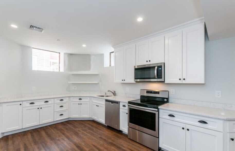 Primary Photo - 34 Upham Ave