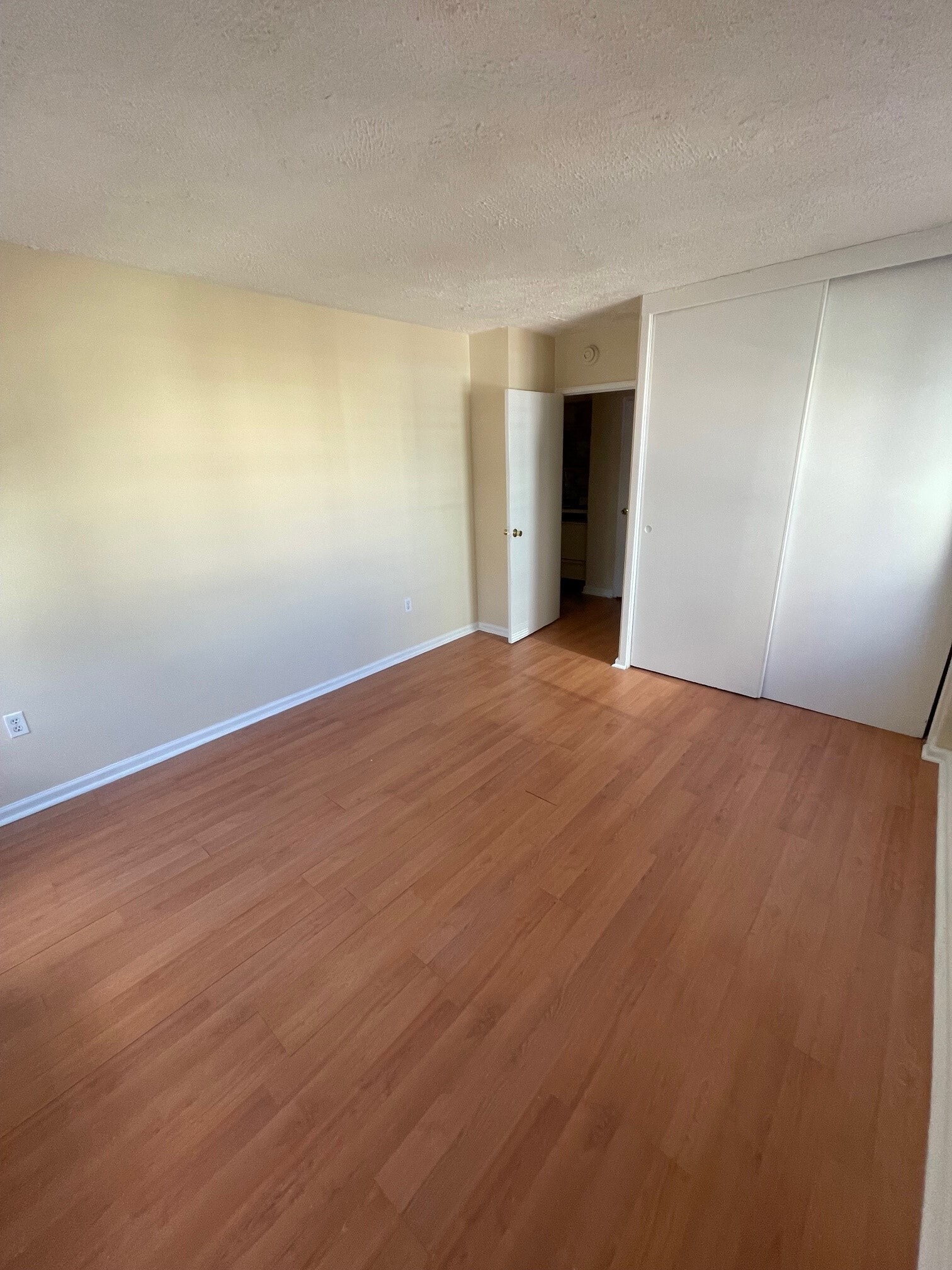 Hardwood Floors Throughout - 2101 Chestnut