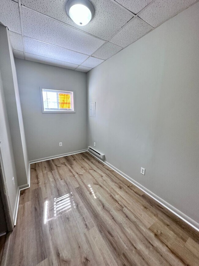 Building Photo - 201 E Cottage Pl