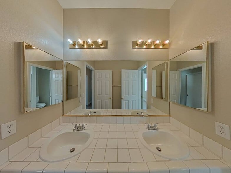 Building Photo - 3836 Iverson Ln