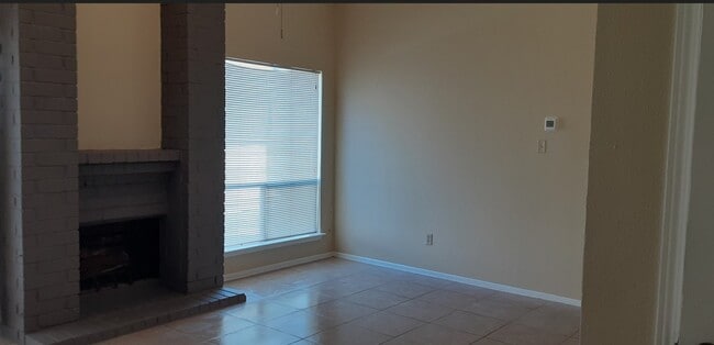 Building Photo - 8527 Ashlawn Dr