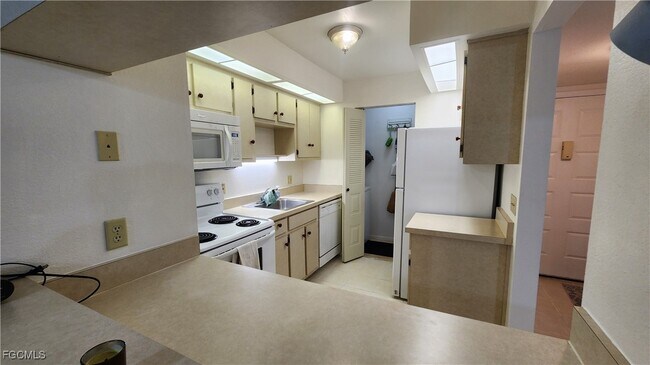 Building Photo - 8151 S Woods Cir