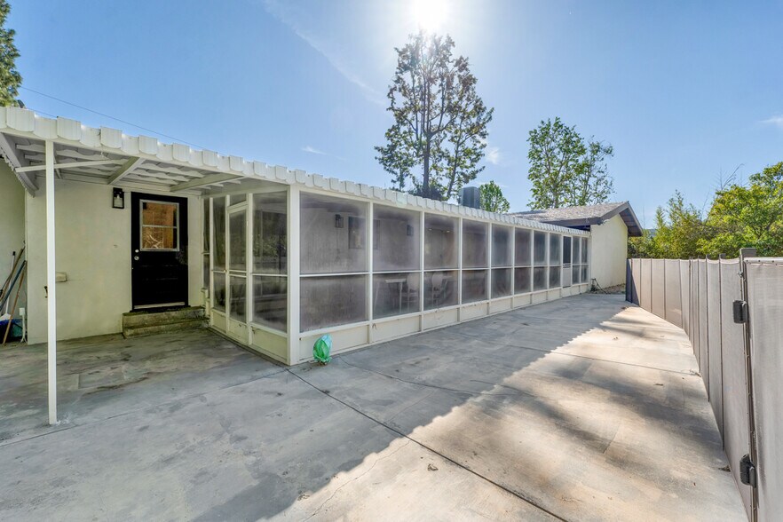 Building Photo - 4615 Arriba Dr