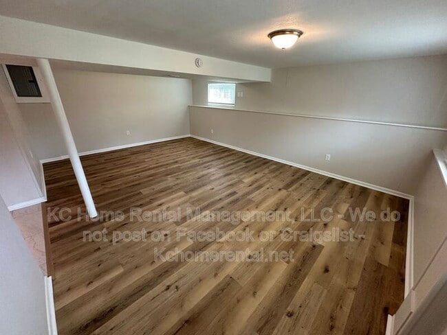 Building Photo - 5012 Powell Ave