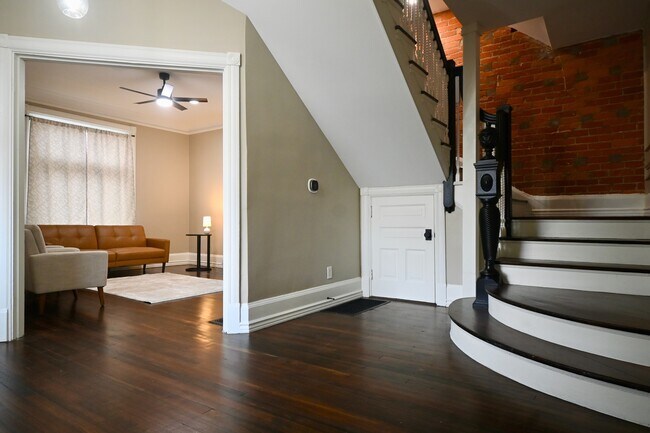 Building Photo - 2369 Park Ave