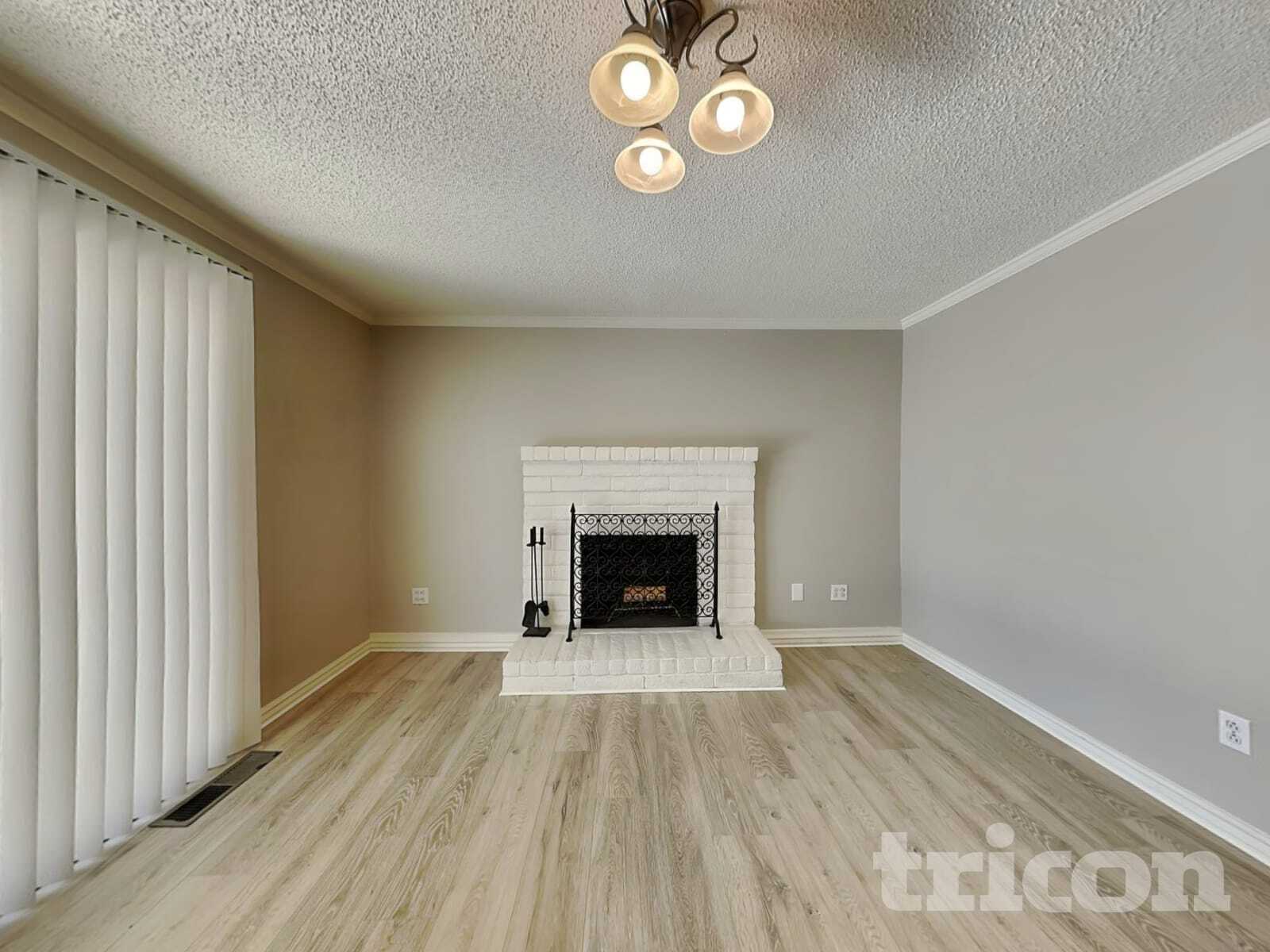 Building Photo - 945 E Huffaker Ln