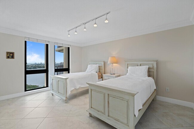 Building Photo - 5380 N Ocean Dr