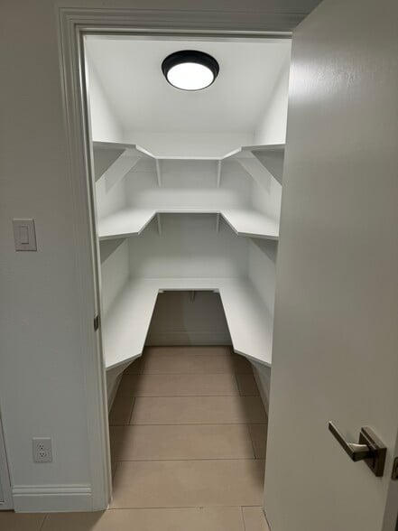 Extra large pantry - 4522 Jenkins St