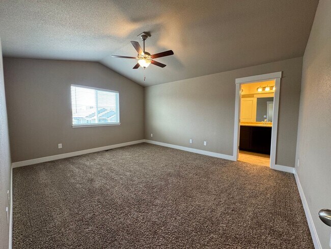 Building Photo - Newer build, 3 bedroom, 2 1/2 bath in The Sands