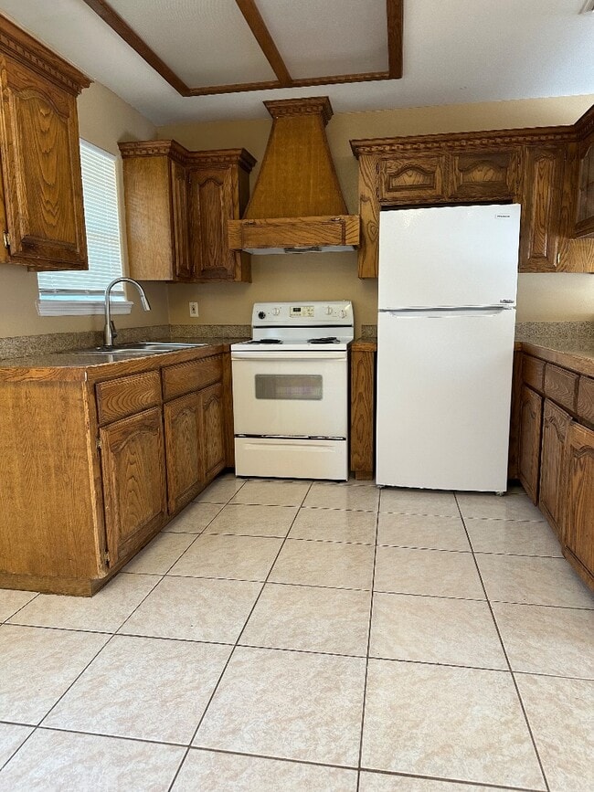 Building Photo - 2300 N Erica St