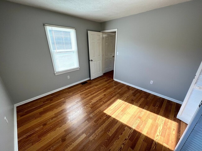 Building Photo - Country Living and Convenience at It's BEST