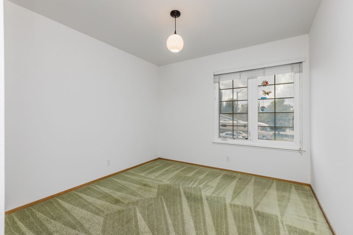 Building Photo - 1057 Iris Ave