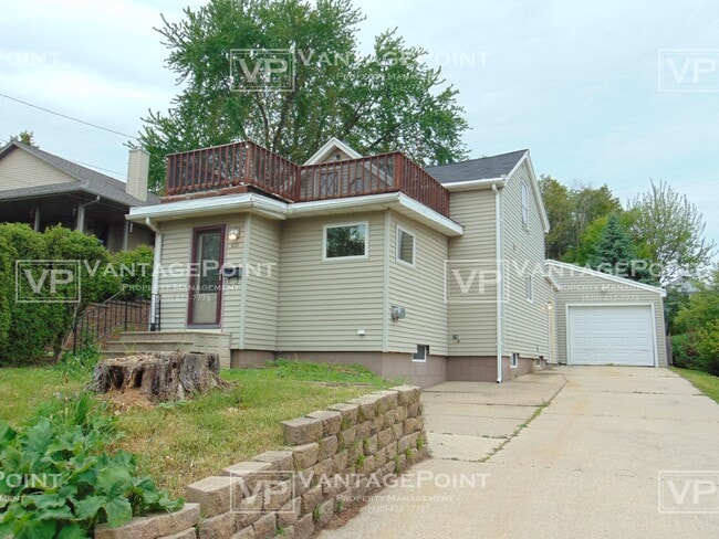 Primary Photo - 632 River Ave