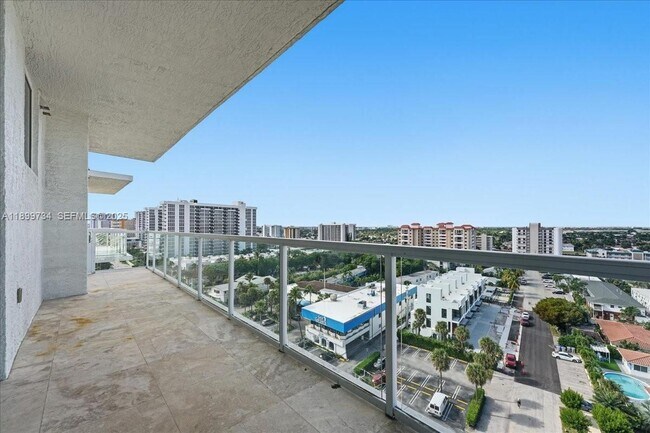 Building Photo - 704 N Ocean Blvd