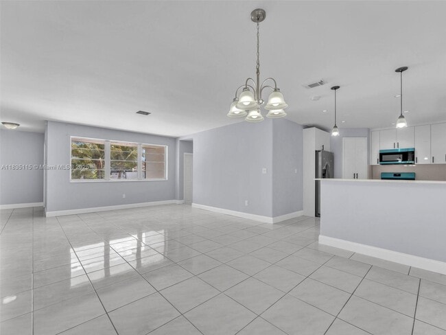 Building Photo - 6525 SW 18th St