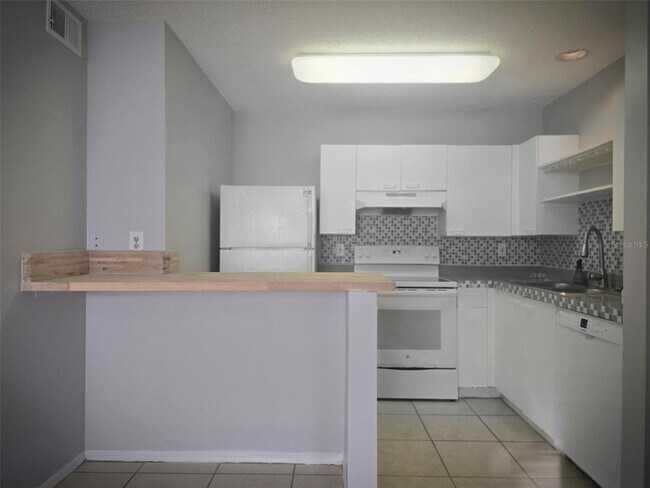 Building Photo - 10122 Winsford Oak Blvd