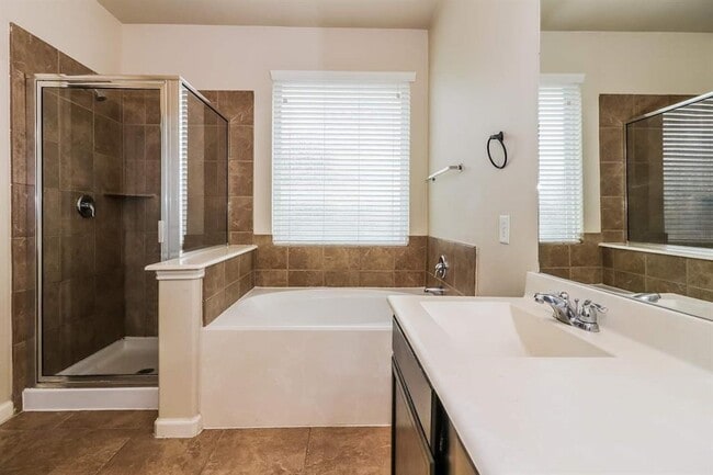 Building Photo - 3434 Tulip Trace Dr