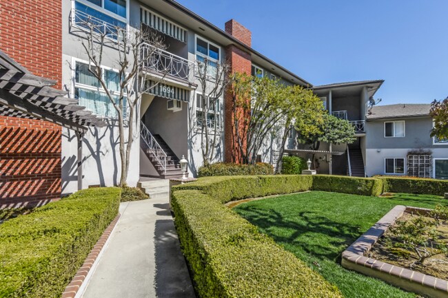 Building Photo - 1690 Amberwood Dr