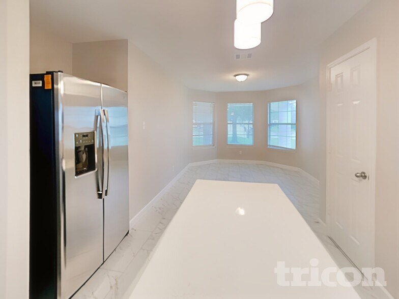 Building Photo - 240 Pine Crest Dr