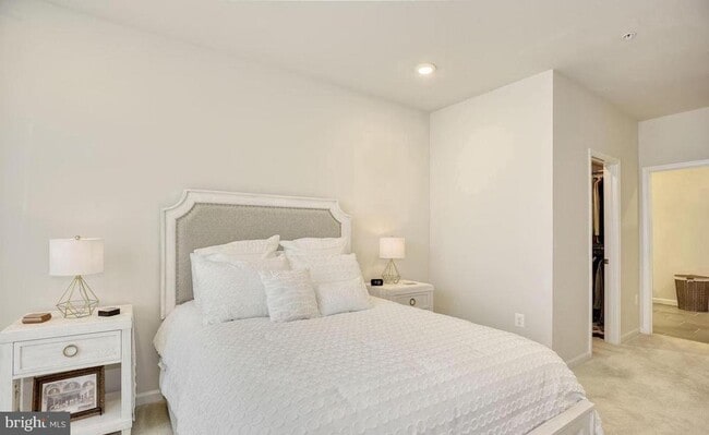 Building Photo - 23235 Milltown Knoll Square