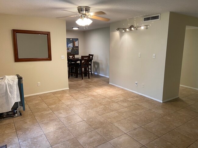 Great Room - 171 Springwood Cir
