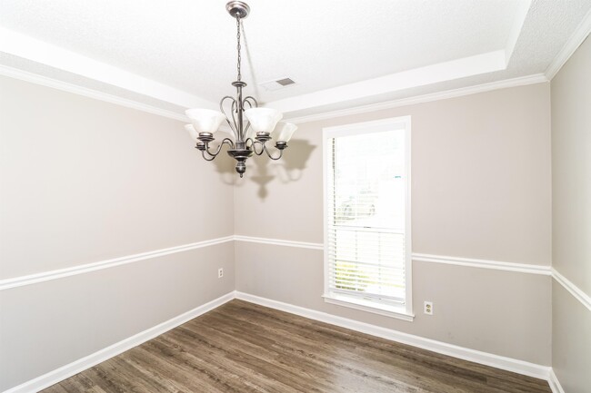 Building Photo - 5893 Pipers Green Ln