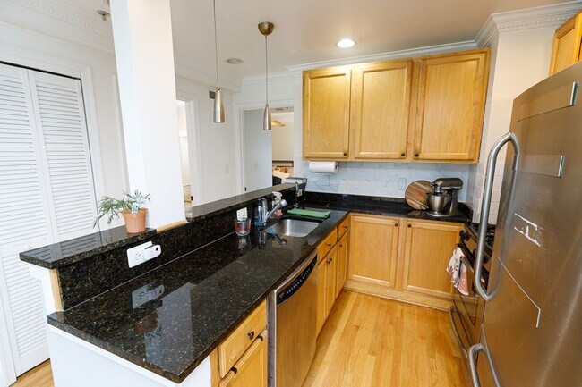Building Photo - Fantastic Location Near Brightwood Park - ...