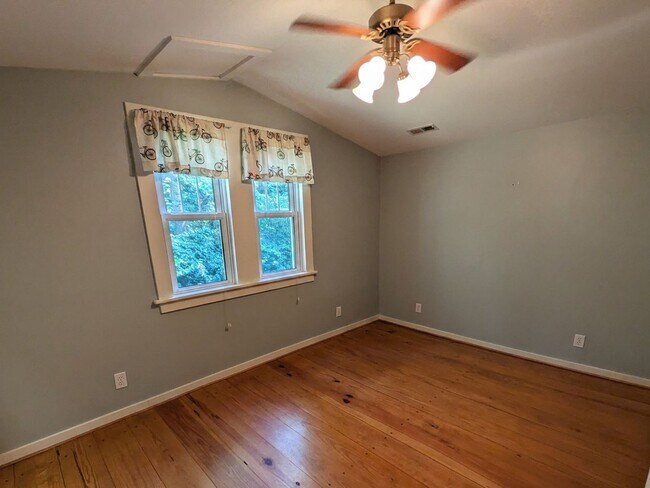 Building Photo - 1540 Yadkinville Rd