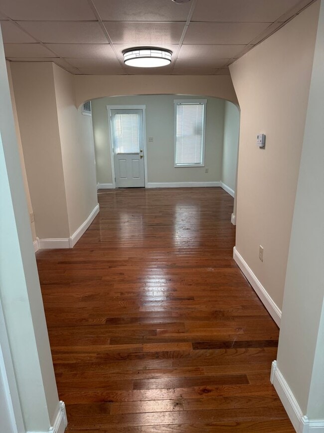 Building Photo - 4 bedroom, 1.5 bath, half double house