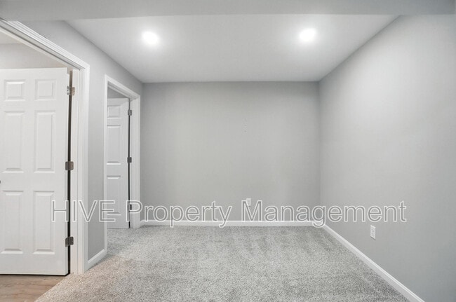 Building Photo - 6888 Lady Abigail Dr