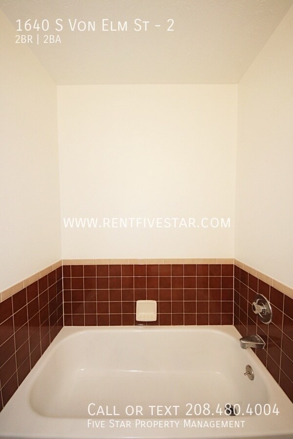 Building Photo - 1640 S Von Elm St