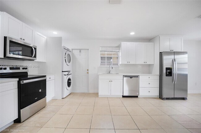 Building Photo - 3653 SW 27th St