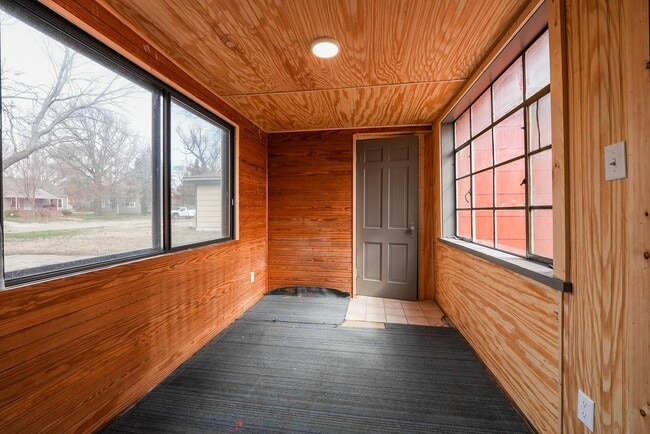 Building Photo - 1405 Edgemoor Dr