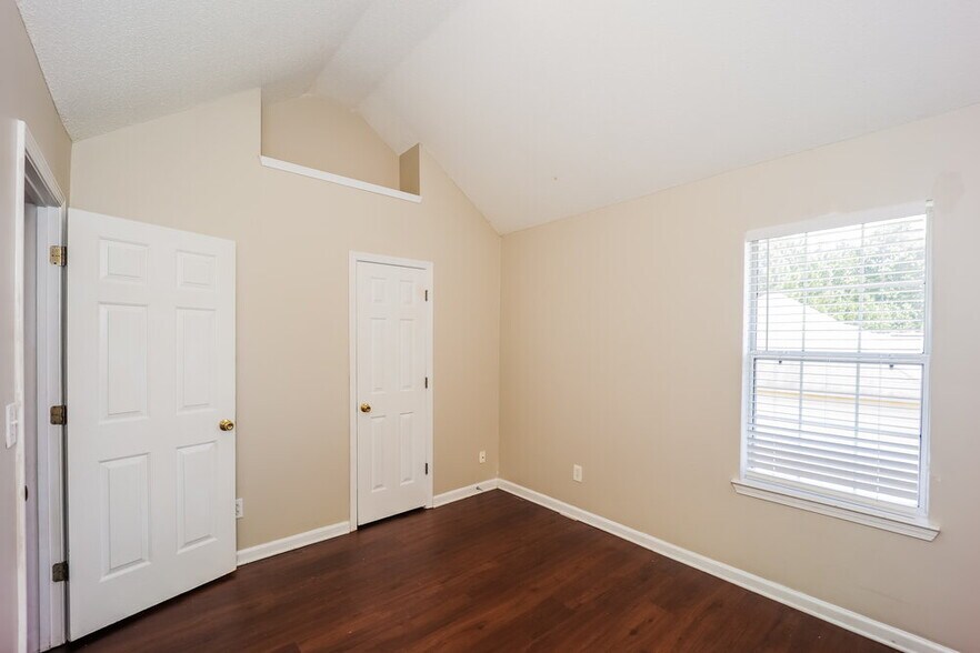 Building Photo - 3704 Lower Creek Dr