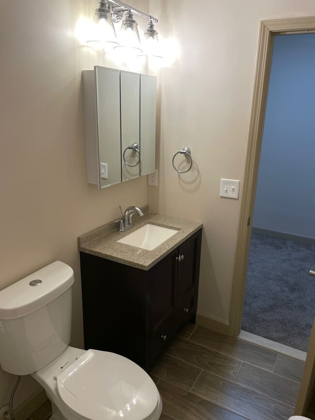 Building Photo - 1304