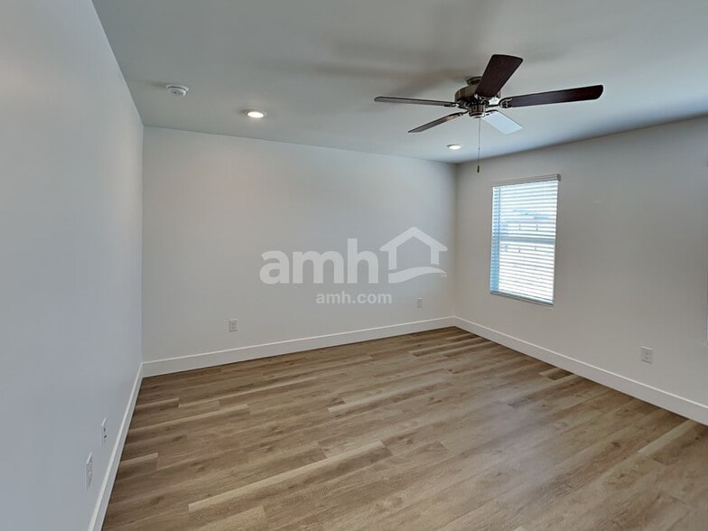 Building Photo - 9612 Harkes Dr