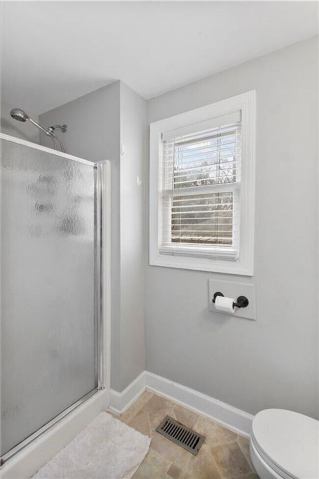 Building Photo - Cozy 4 Bed, 3 Bath Home Near Downtown Opelika!