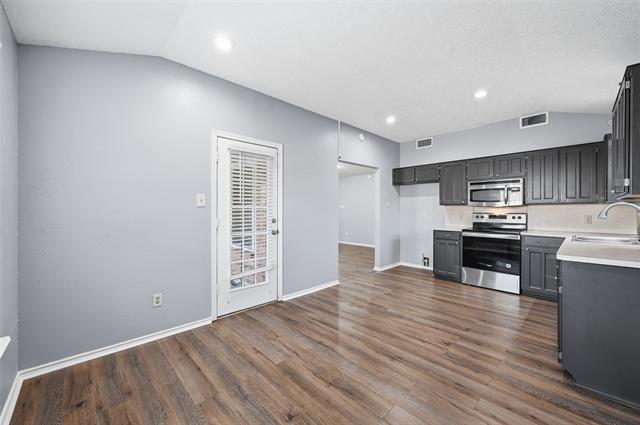 Building Photo - 6421 Fairview Dr