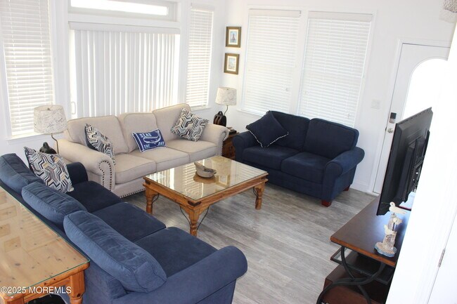Building Photo - 128 W Osprey Way