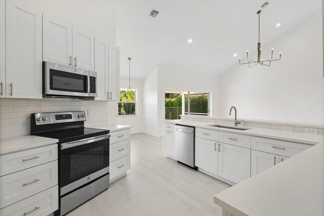 Building Photo - 20321 Hacienda Ct