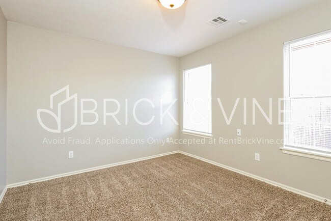 Building Photo - 4924 Sunny Ct