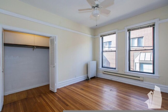 Building Photo - 2 bedroom in Chicago IL 60610