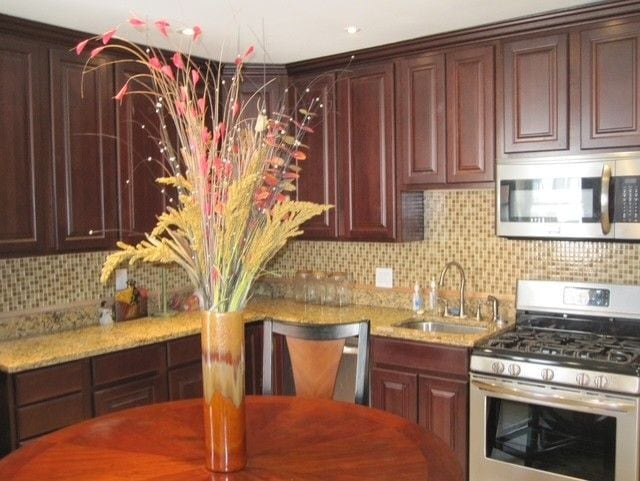 Building Photo - 735 6th St NE