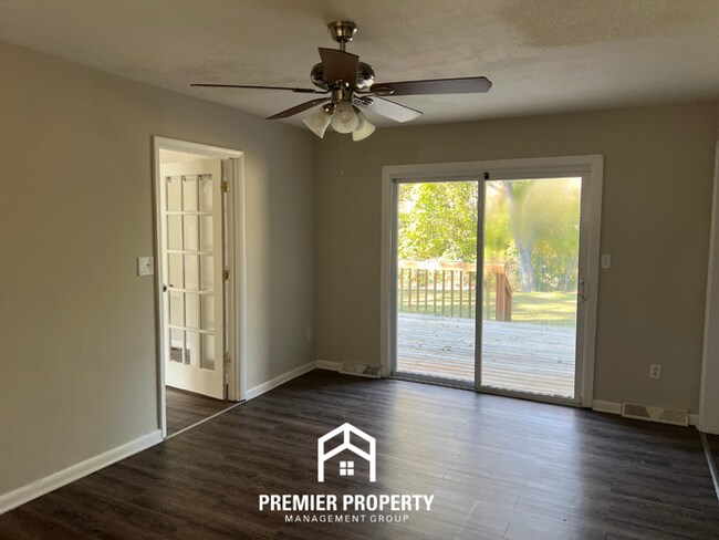 Building Photo - 2322 Rodgers Dr NE