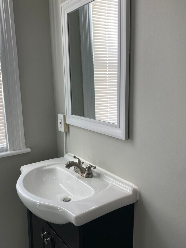 Building Photo - 528 E King St