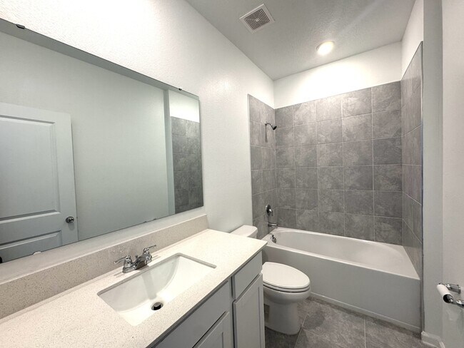 Building Photo - 336 Nine Iron Dr