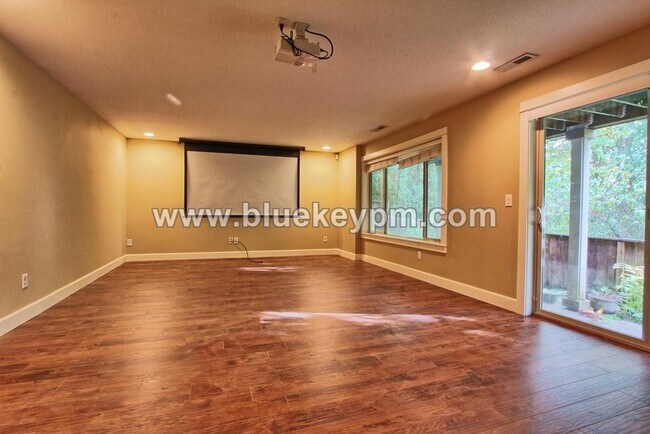 Building Photo - 964 W S Cir