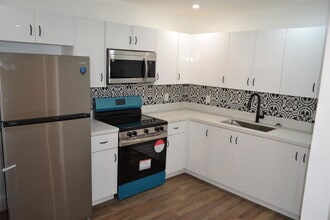 Building Photo - 920 NW 8th Ave