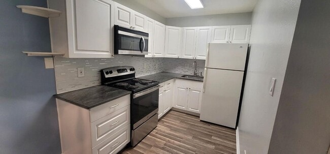 Building Photo - 637 Stiles Ave
